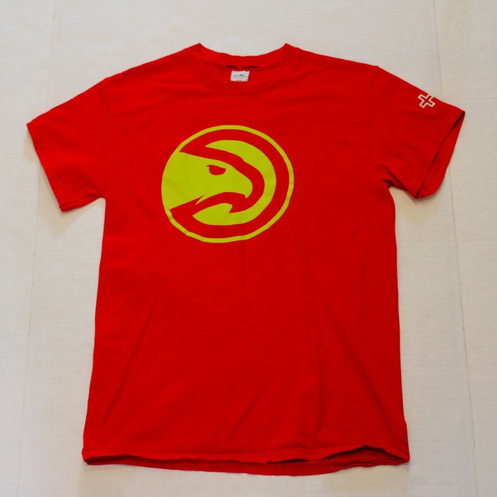 Atlanta Hawks Gildan T-Shirt - Adult Small